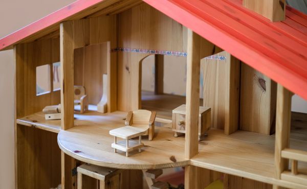 Doll House Assembly in Acworth